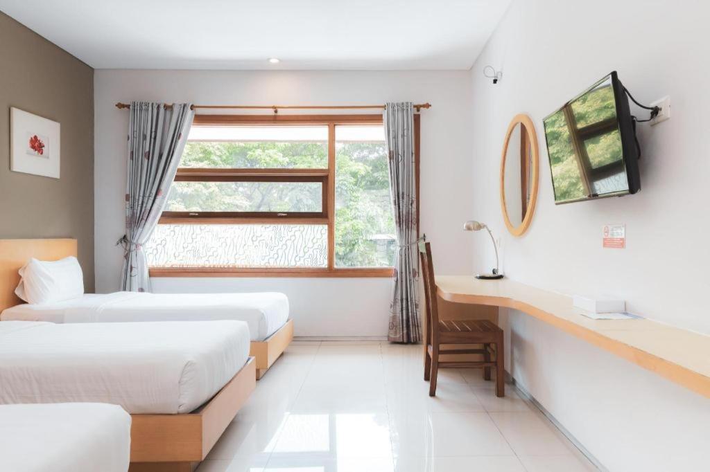 Hotel Tibera Taman Cibeunying Бандунг Экстерьер фото